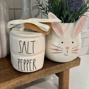 Cute.Rae Dunn SALT - PEPPER.